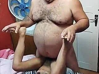 Hell yeah! Tiuzao kongkek wanita muda liar yang haus aksi lelaki tua setiap hari!