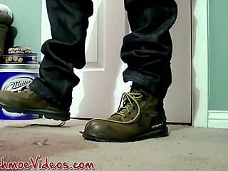 tony just chills while joe sucks him off real good