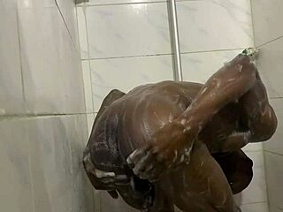 Damn! Stilesbhalifa1 shows off hot ass in close-up shower vid!