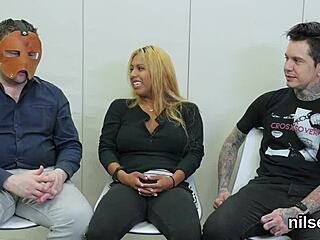 foxy chick in butthole therapy