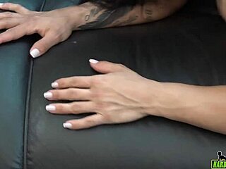 what’s hotter than mia khalifa brasileira yara morganna in photo shoot?