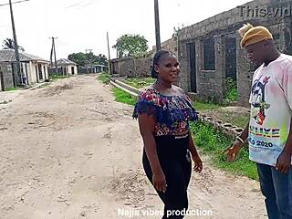 فتاة شابة 18+ بمؤخرة كبيرة بتنيك غربي