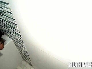 mia martinez and oliver flynn clean up before step-family reunion with blowjob and hardcore action