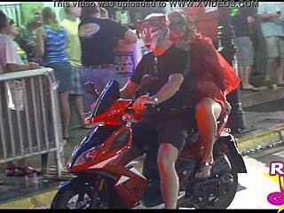 i flash on the street at fantasy fest