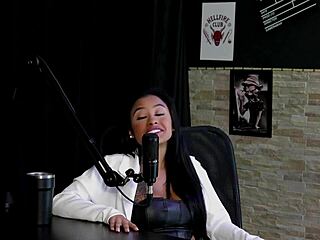 would you sit on this transsexual's cock like paulistinha?