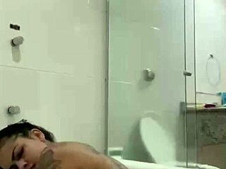 Watch Bia, that hot morena slut, masturbating with the shower jet? Doesn't it make you hard?