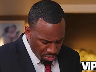 פנטזיות מלוכלכות שחור על לבן מתגשמות בסשן VIP4K