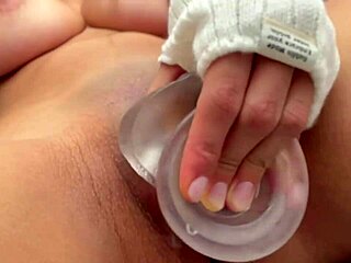 แม่ทองบลอนด์ให้คำสั่งขย่มเพื่อจ่ายพ่อเลี้ยง หวังว่าจะทำตาม