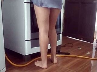 I recorded my employee washing the stove while she was naked, amateurs fetish