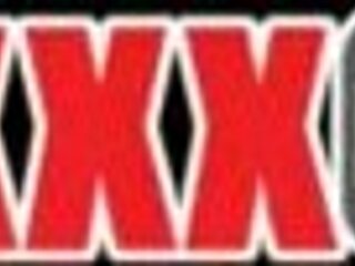 Hermanastra pequeña ruega al hermanastro por acción de polla grande en la nieve