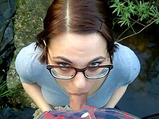 Hej, zlato, nechceš dať fajku na verejnosti v lese?