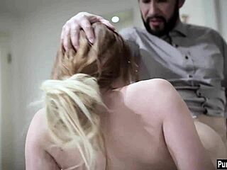 امرأة شابة تفقد عذريتها مع جراح تجميل مخيف في غرفة فحص محرمة