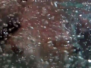 Ivetta Main Seduktif di Kolam, Tarik Semua Pandangan