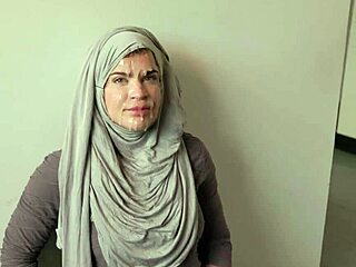 Hijab cosplay Amerikan milf yüz sikiliyor, ağzında boğazıma kadar döl