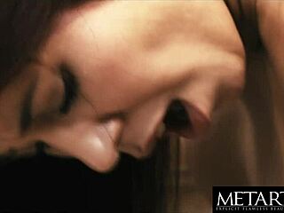 Ázsiai csaj maszturbál a fürdőszobában