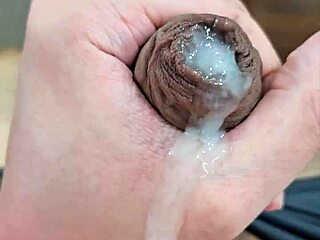 Cute brazilian novinho jerks off and cums solo at home 😍