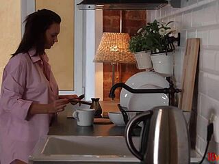 Teen emily thorne rides ass in morning coffee session!