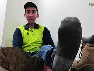 Step gay dad escapes into foot fantasy dreams at work!