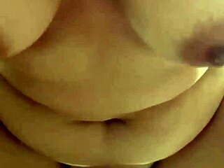 Mi mujer’s natural tetas in wild double squirt!