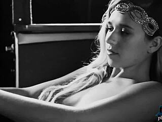 Big Ass And Tits American Blonde Milf Model Carlye Denise