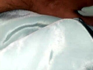 Hot Aunty Reshmi Shalwar Masturbates Big Cock