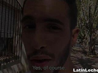 Аматьорски млад прав тинкейджър латино изпитва първи гей секс с непознат за пари в POV