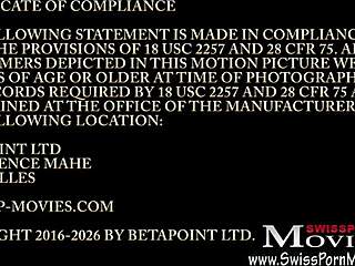 Versaute Lady Mai Li Saugt 2 Schwänze Leer