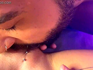 Chupou minha bucetinha gostoso até esguichar