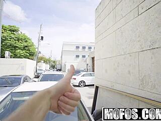 Mofos öffentliche Anmache mit Levi Cash und Jessica Cage in riskanter Outdoor-Aktion