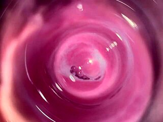 镜头深入Mia的紧致奶油小穴，太震撼了！