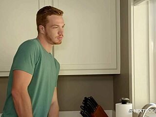 Nextdoorstudios - Donte Thick trdo jebe vročo rdečelasko na strehi