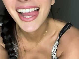 Willst du mein Arschloch aus der Nähe in dieser heißen Compilation mit Claudia Bavel sehen?