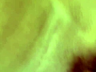 अलाइनफ्लेवियो रेट्रो कपल इंटीमेट होममेड मोमेंट शेयर करते हैं