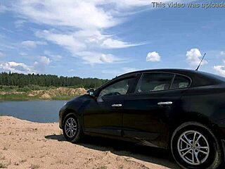 Да измием колата голи и свалим с огромен спермен изстрел на открито