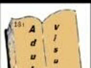 زوجة أب بلوند تستكشف لعبة الملابس الداخلية الإيروتيكية