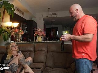 Jebem Skylar Vox, vruću priјateljicu moje posinice, savijenu