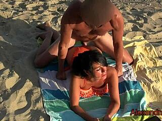 Stranger bangs on beach with creampie and facial finish