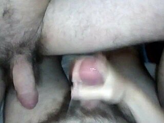 Горячий парень трётся членом с геем для обоюдного кайфа