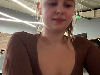 Big Tits And Ass In Doggystyle Anal Fucking With Squirting In Changing Room