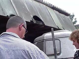 Duitse dubbele penetratie waanzin met Elke in Spermator Schweinestall intro