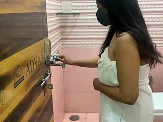 Do you like Mandy Rhea squirting with huge pussy lips?