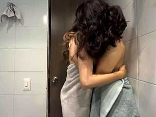 O hayalet filminden amım o kadar ıslandı ki sonunda en iyi arkadaşımla siktim