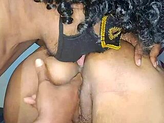 Bhabhi indienne desi reçoit un léchage en levrette