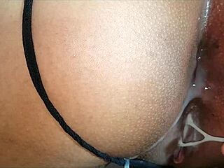 експлозивен анален оргазъм! Латиноамериканка язди кур дълбоко в гъза за ултра пръскане и кремав финал в путката