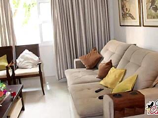 Milf gimiendo fuerte tras múltiples orgasmos con juguetes