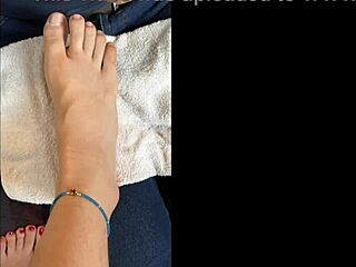 Latina Girl Talks to Followers and Shows Barefoot Toes