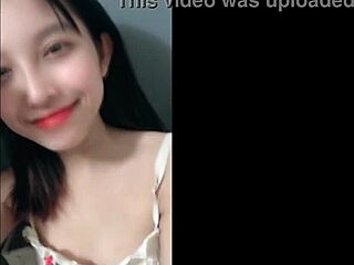 越南学生在火辣视频中展示身材！