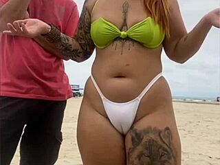 o vendedor de queijo nao parava de olhar pra minha buceta na praia enquanto eu fazia flashing como jovem africana