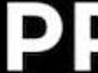 Pourquoi le beau-frère baise ses deux belles-soeurs en bikini si salement