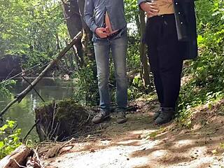 มือลับละเอียดจากคูการอ้วนในที่สาธารณะ